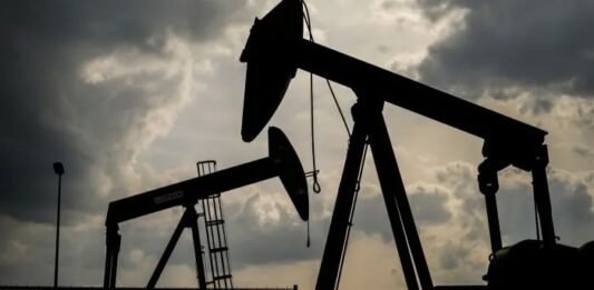 Why is Pakistan paying Russia in Chinese currency?