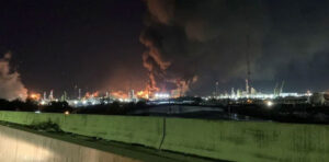 Fire erupts in Texas oil refinery