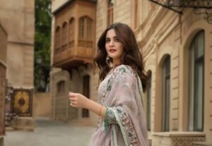 Actress Aiman Khan's growing tummy fuels pregnancy speculations