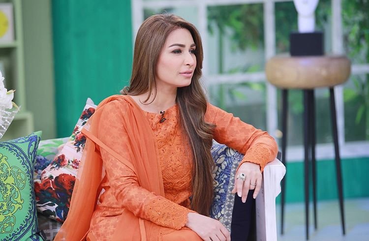 Actress Reema Khan performs Umrah all alone