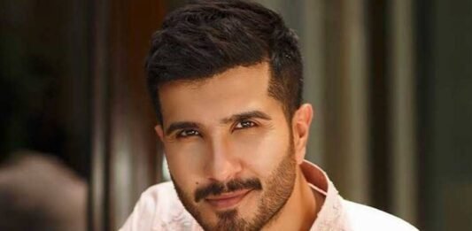 Video: Feroze Khan surprises fan fighting cancer