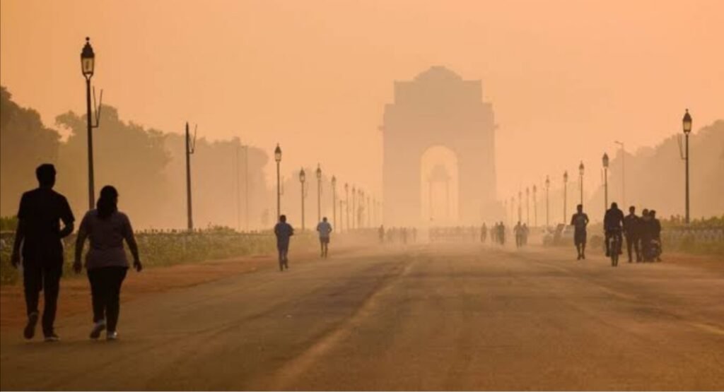 Strong winds bring smog back into India