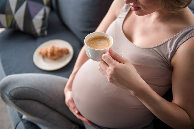 Drinking coffee during pregnancy shorten child's height; study finds