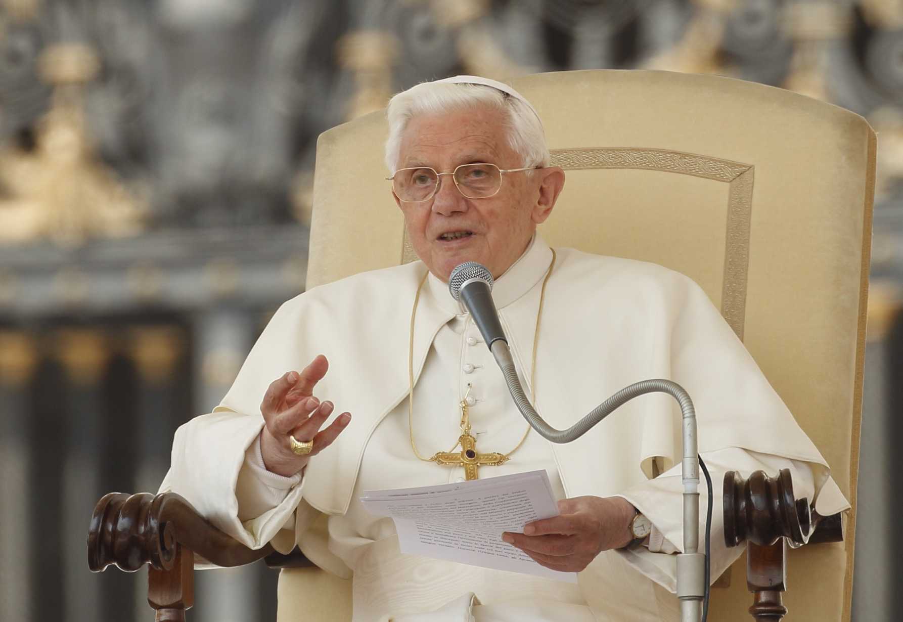 Pope Benedict XVI lying in the state begins at the Vatican