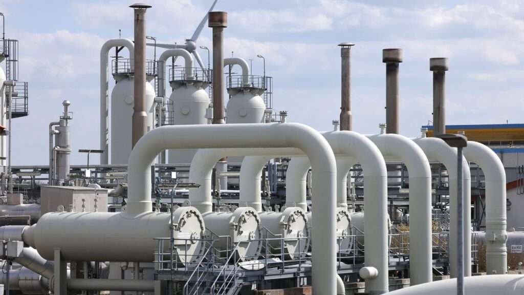 Pakistan to provide gas connections in new housing societies