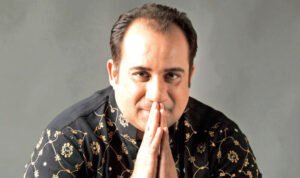 Rahat Fateh Ali Khan sings ‘Main Jahan Rahun’ in font of Neetu Kapoor