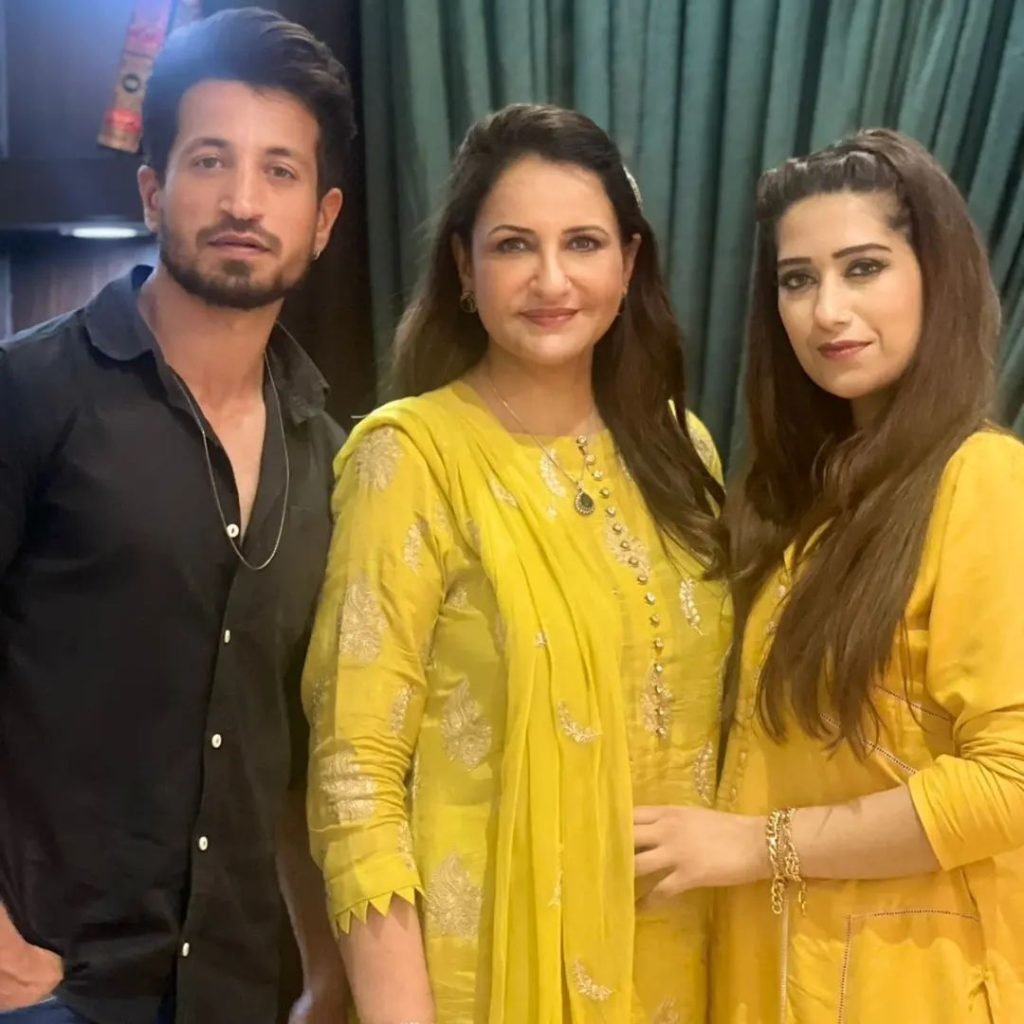 Saba Faisal's dance on son Arsalan Faisal's engagement event