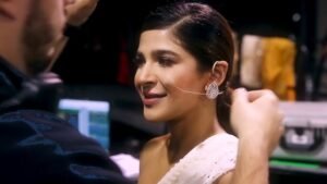 Who is Ayesha Omar's favorite cricketer?