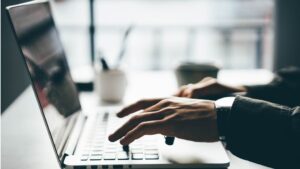 IT employee sues her boss believing 'xx' in email were kisses