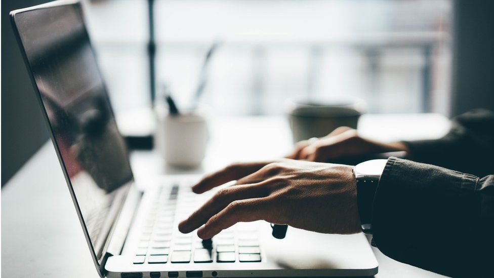 IT employee sues her boss believing 'xx' in email were kisses