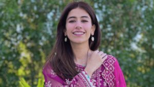 Syra Yousaf prays for Imran Khan infront of Holy Kaaba