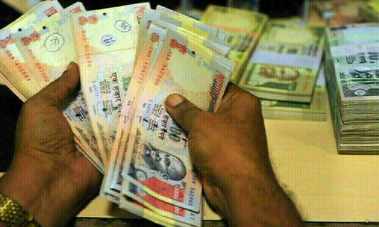 What India's removal of ₹ 2000 notes means for the economy?