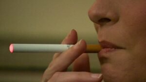 Why female smokers are increasing in Pakistan?