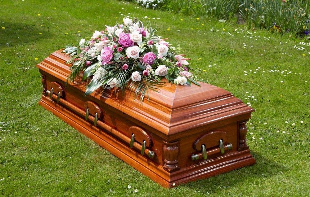 Woman who Knocked on coffin during her funeral has died