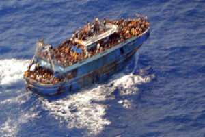 How Greece migrant boat capsized?