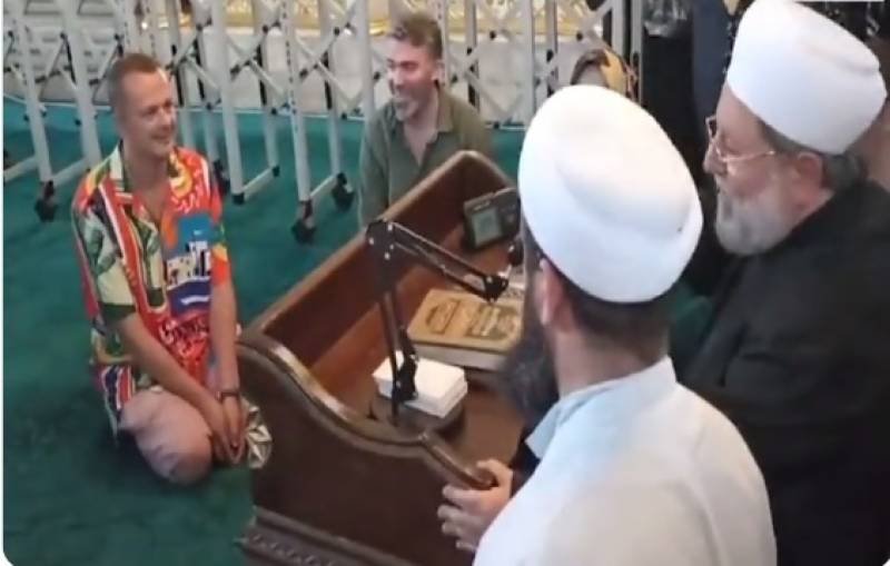 Russian tourist converts to Islam at Hagia Sophia