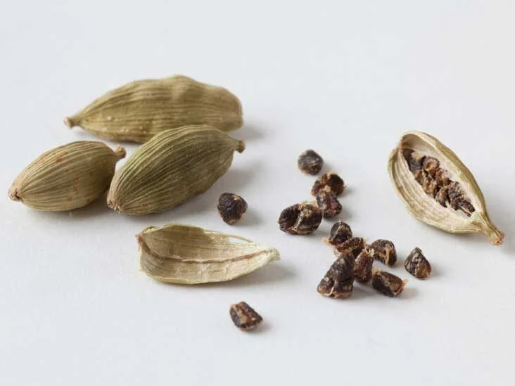 How much cardamom a day can help in weight loss?