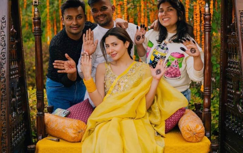 Mahira Khan's shares sari pictures designed by Khadija Shah