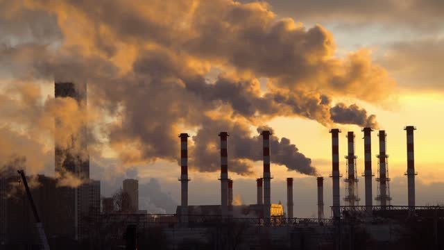 LHC orders imposition of Rs1 million fine on factories emitting smoke