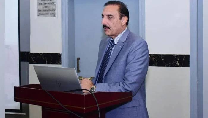 Commissioner Rawalpindi held secret meeting with PTI leader before presser: reports