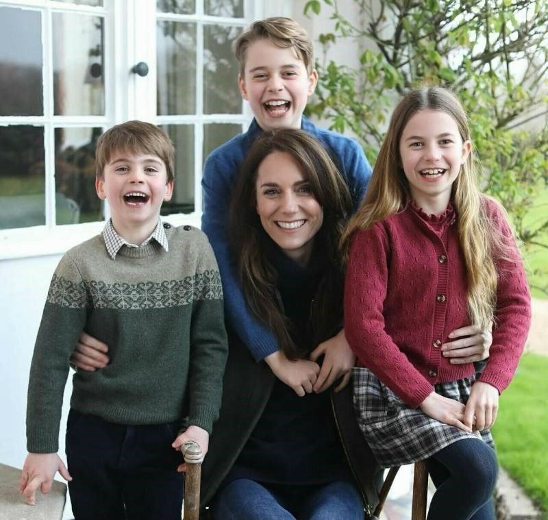 Kate Middleton apologises over edited Mother's Day photo
