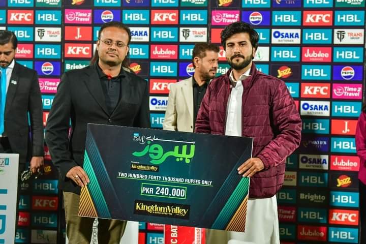 Hassan Nisar, Founder of Metrix Pakistan, honored with "Hamaray Heroes Award" by PSL