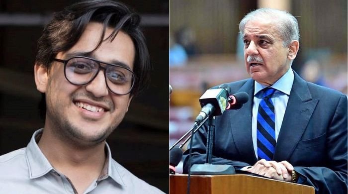 WATCH: Shafaat Ali mimics PM Shehbaz Sharif in front of him