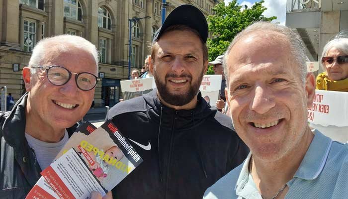 Shahid Afridi denies pro-Israeli group's claim over controversial selfie