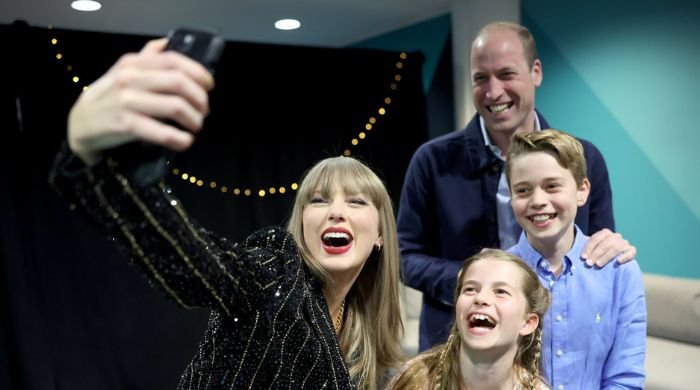 Taylor Swift poses with Prince William, Royal kids at London concert