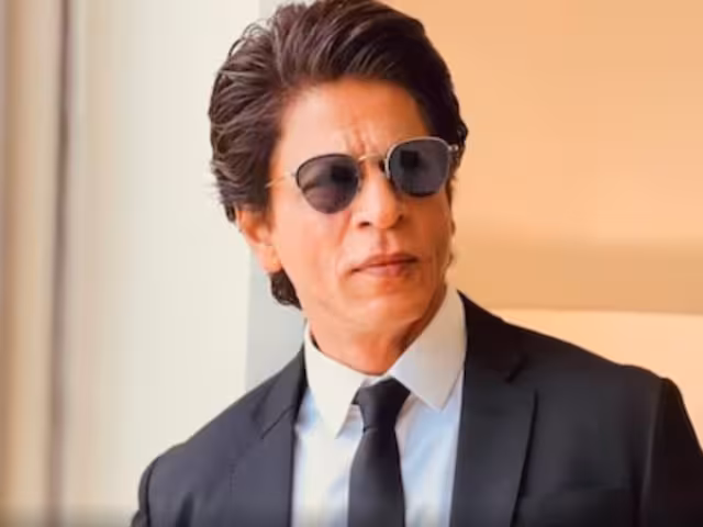'Shah Rukh Khan would go to slums at night to visit his staff member': Sunil Pal