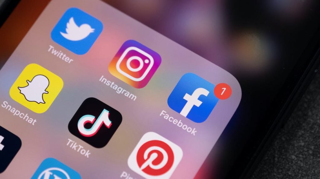 Government employees can no longer use social media without permission