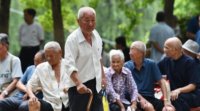 China raises retirement age for first time since 1950s