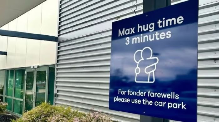 Three-minute limit on hugs at airport announced