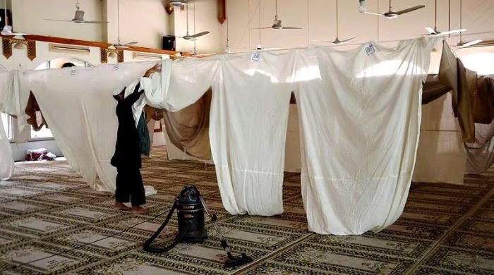 Is smoking permissible during Aitkaf in Ramazan?