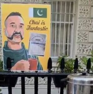 Pakistanis offer Indians 'Abhinandan tea' at London protest