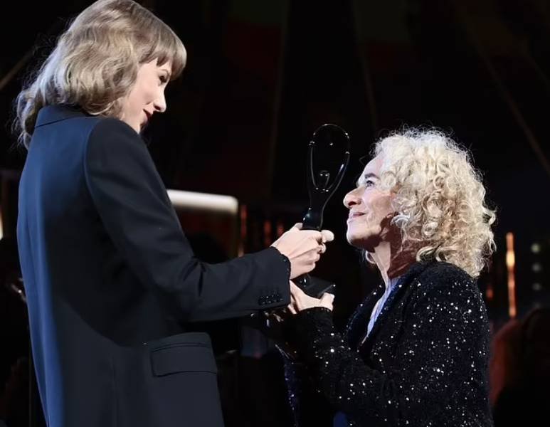 Carole King lauds Taylor Swift’s $360 million milestone