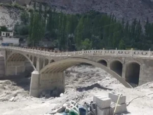 Hunza River flooding blocks Karakoram Highway for traffic