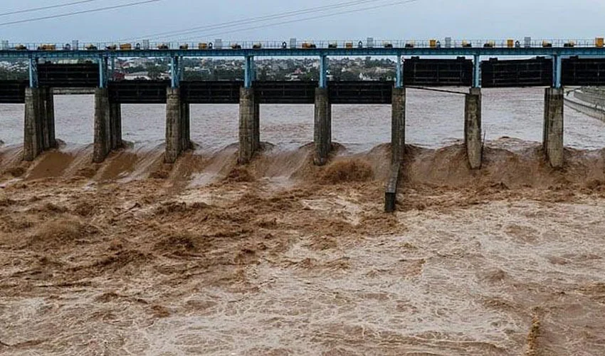 How many flood victims are living in relief camps across Punjab?