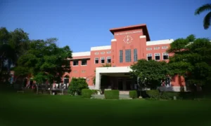 Female Student Dies After Fall From Hostel at Fatima Jinnah Medical University Lahore