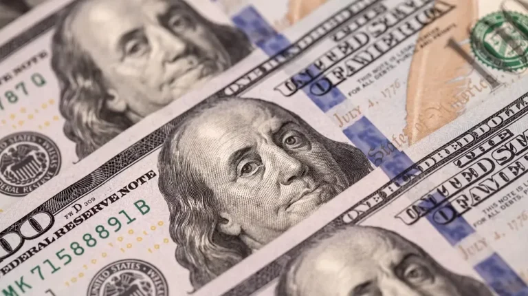 Pakistan’s External Debt Nears $92 Billion Amid Currency Volatility Risks