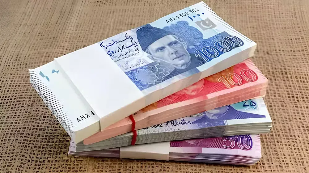 Eid 2026: New Banknotes Sold at Premium Prices Across Pakistan