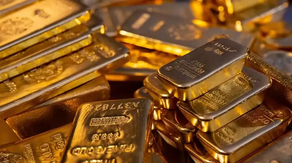 Gold Prices in Pakistan Surge Near Rs 5 Lakh Per Tola Following Global Gains