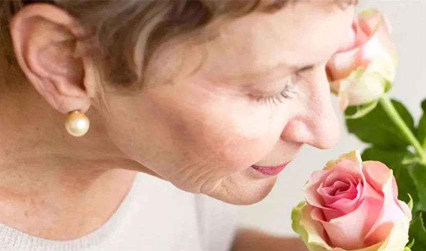 Loss of Smell Could Be Earliest Warning Sign of Alzheimer’s Before Memory Fails, Study Finds