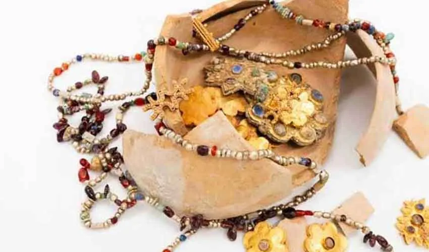 Abbasid-Era Gold Jewellery Discovered in Saudi Arabia’s Qassim Region