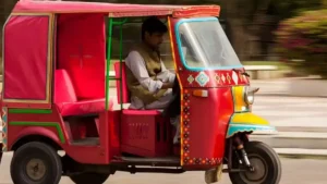 Lahore Traffic Police Launch Sunday Licence Facility for Rickshaws