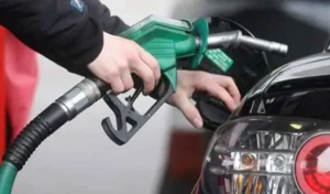 Pakistan May Introduce Daily Petrol Prices as Oil Markets Turn Volatile