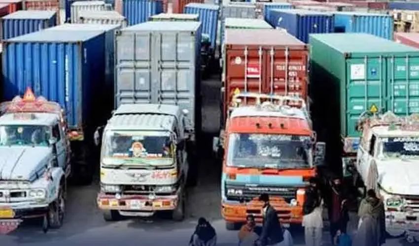 Lahore Mazda Goods Transporters Cut Fares by 10% After Diesel Price Drop