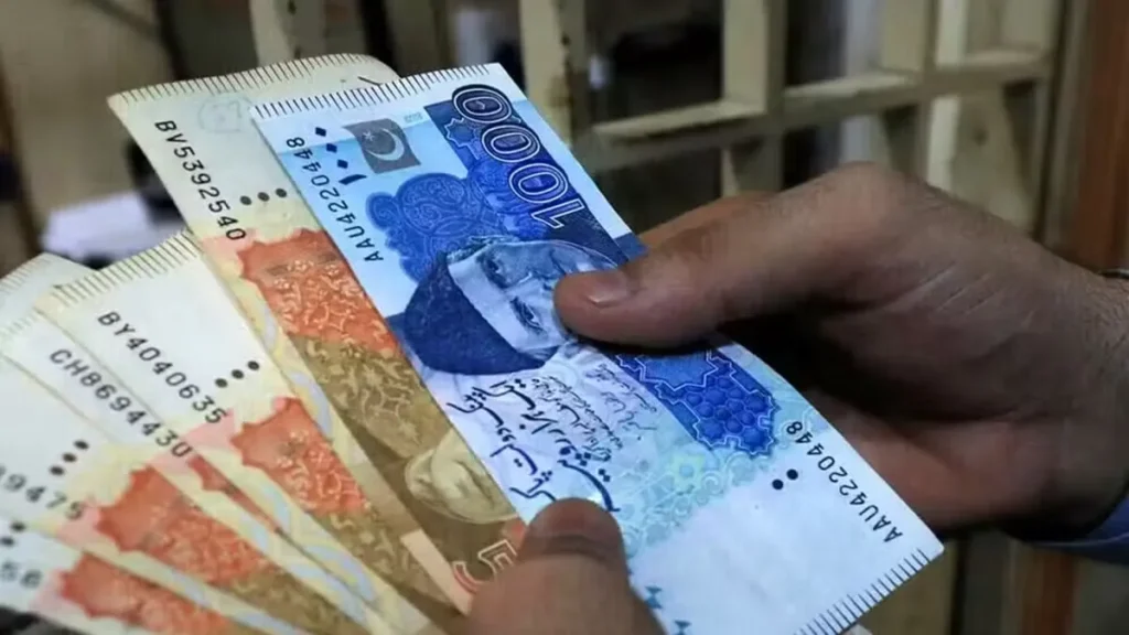 Pakistan’s M2 Money Supply Falls 6% as Private Sector Credit Slows