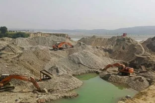 Chinese AAA-Rated Firm Plans $10 Billion Investment in Pakistan Mining, AI and EV Sectors