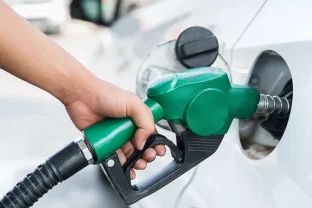 Oil Prices Drop 15% After Iran-US Ceasefire – Pakistan Relief Delayed